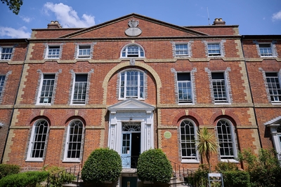 UNIVERSITY OF CHICHESTER - CLASSIC 13