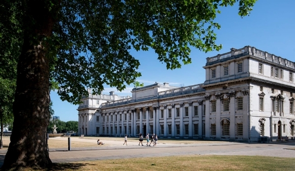 UNIVERSITY OF GREENWICH CUTTY SARK HALL - ACROSS THE RIVER, INTO LONDON