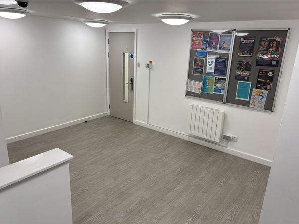 UNIVERSITY OF GREENWICH CUTTY SARK HALL - ACROSS THE RIVER, INTO LONDON