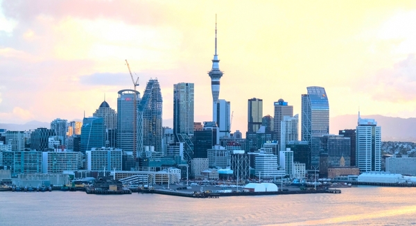 AUCKLAND - HAMILTON - AUCKLAND - HAMILTON