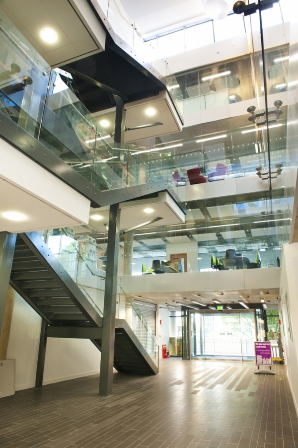 UNIVERSITY OF SURREY - GRANDE LONDRA GUILDFORD