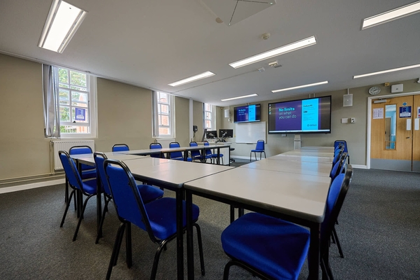UNIVERSITY OF GREENWICH MEDWAY CAMPUS - GRANDE LONDRA CHATHAM