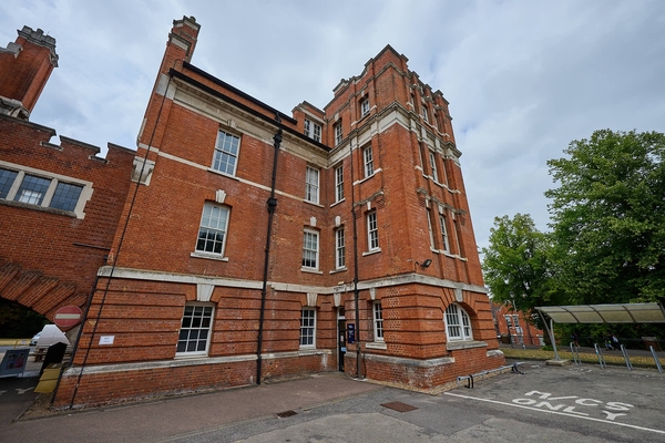 UNIVERSITY OF GREENWICH MEDWAY CAMPUS - GRANDE LONDRA CHATHAM