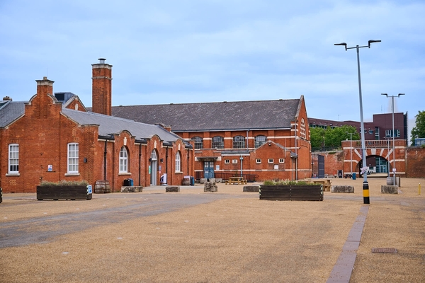 UNIVERSITY OF GREENWICH MEDWAY CAMPUS - GRANDE LONDRA CHATHAM