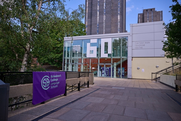 UNIVERSITY OF ESSEX - GRANDE LONDRA COLCHESTER