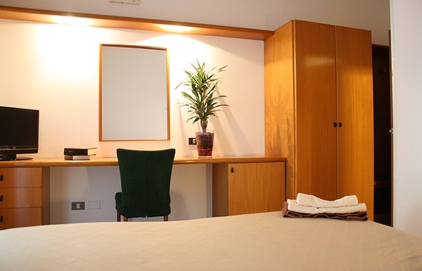 HOTEL DELFA - PAESTUM - SPORT E LINGUA