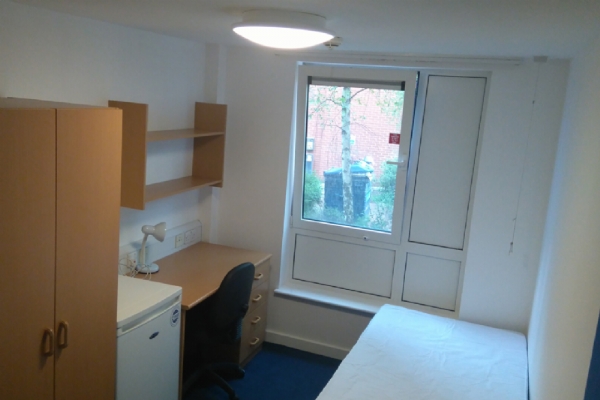UNIVERSITY OF GREENWICH DANIEL DEFOE HALLS - THE CITY SECRETS