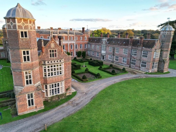 COBHAM HALL SCHOOL - LONDON HERITAGE ESCAPE