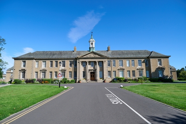 MERCHISTON CASTLE SCHOOL - EDIMBURGO - FLAT&FRIENDS