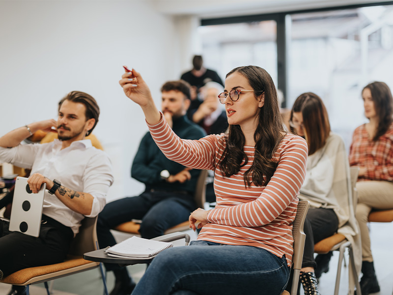 &nbsp; Cosa ti aspetta? ✔ Corso di formazione gratuito a cura di St. Andrew's College Language Schools* From Passive to Active - Turning Learners into Communicators con attestato di partecipazione valido per i crediti formativi ✔ Idee pratiche da portare subito in classe ✔ Confronto con altri Docenti &nbsp; *St Andrew&rsquo;s College Language Schools (SAC) &egrave; un provider britannico di vacanze studio junior, attivo sul mercato dal 2002. Organizza programmi per studenti e Docenti in diversi campus in UK, Irlanda, USA e Spagna.