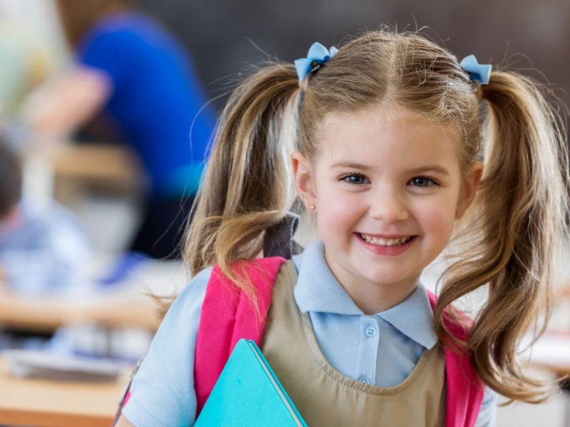      A chi è rivolto e i requisiti necessari  Possono partecipare ai soggiorni estivi Estate INPSieme Italia gli studenti della scuola primaria e secondaria di primo grado (elementari e medie), figli di dipendenti o ex dipendenti della Pubblica Amministrazione che non hanno usufruito di altre complementari offerte da Inps.    Età  Dai 7 ai 14 anni.    Per quanto tempo?  Puoi scegliere di fare un soggiorno studio di 1 o 2 settimane, in base al contributo che ti verrà riconosciuto da INPS.    L’alloggio previsto  Sistemazione in hotel in camere condivise e provviste di bagno privato, con trattamento di pensione completa.    Dove studierai  In classi composte da circa 15 studenti.    Quando candidarsi: apertura del bando  La candidatura dovrà essere presentata direttamente sul sito Inps www.inps.it. La pubblicazione del bando è solitamente prevista per gennaio.    Qual è il momento giusto per partire  I soggiorni studio in Italia prevedono la partenza durante il periodo estivo.    Sei un genitore?  Trinity ViaggiStudio è specializzata nell’organizzazione di viaggi didattico-formativi per studenti di tutte le età, dalle elementari alle superiori, compresi i ragazzi universitari e gli adulti. Con oltre vent’anni di esperienza nel settore, conosce dubbi e paure di ragazzi e genitori, per questo è sempre disponibile a offrire consulenza e supporto dall’inizio alla fine della vacanza studio.Insegnanti, accompagnatori e strutture sono attentamente selezionati per offrire la migliore esperienza possibile agli studenti e alle loro famiglie. Leggi le condizioni contrattuali che garantiamo a chi ci sceglie.      