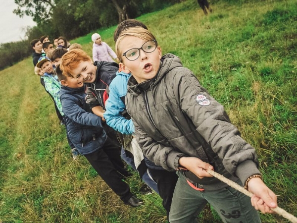 I nostri Summer Camp in lingua inglese in Italia, permettono a bambini e ragazzi tra i 7 e 12 anni di fare un’esperienza altamente formativa in lingua, senza allontanarsi troppo da casa. Sarà l’occasione giusta per potenziare le conoscenze linguistiche in un contesto sicuro e stimolante. Qui i più piccoli impareranno a relazionarsi con gli altri bambini e a fare nuove amicizie. I più grandi sperimenteranno una vacanza indipendente, lontano dalla famiglia e scopriranno nuovi aspetti della propria personalità. Inoltre, grazie al Bando Estate INPSieme Italia, i figli di impiegati o pensionati della Pubblica Amministrazione potranno vivere quest’esperienza usufruendo delle agevolazioni economiche di una borsa di studio, così da partire insieme a noi a prezzi davvero vantaggiosi! Altri motivi per vivere questa meravigliosa esperienza sono:  Trascorrere parte dell’estate in un contesto divertente e stimolante; Incrementare la conoscenza dell’inglese; Fare nuove amicizie; Sperimentare l’indipendenza, maturare e imparare a adattarsi; Avere tante storie da raccontare e ricordare una volta rientrati a casa! 