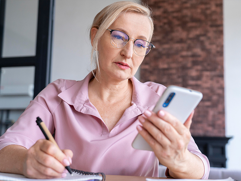 GROUP LEADER Oltre alle funzioni attive per gli studenti, i Group Leader avranno un accesso dedicato dove potranno visualizzare altre sezioni dedicate solo a loro:  Linee guida dedicate ai nostri docenti e accompagnatori, dove potranno consultare informazioni e numeri utili Segnalazioni rapide: ogni segnalazione relativa alle accommodation e ad assenze a lezione potrà essere inviata al Centre Manager all’interno dell’App Form per Group Leader e studenti: ogni form dedicato a Group Leader e studenti, compreso il form per l’uscita dal campus senza Activity Leader, potrà essere firmato digitalmente e inviato allo staff del campus Liste studenti: con Action App, i Group Leader accederanno direttamente alla lista degli studenti iscritti nel proprio gruppo, divisi in base alla classe e al livello linguistico in cui sono stati inseriti. 