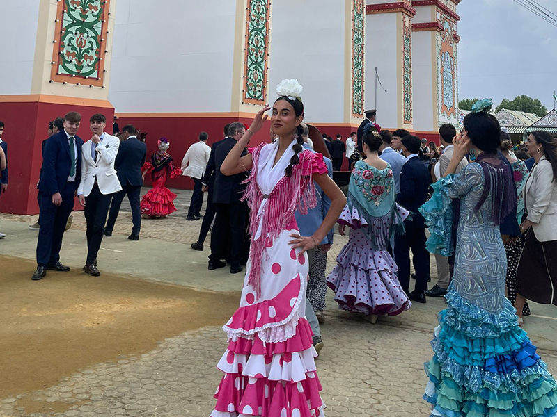 La Spagna &egrave; uno dei Paesi pi&ugrave; vivaci, calorosi e coinvolgenti d&rsquo;Europa, dove tradizione e modernit&agrave; si incontrano ogni giorno tra il ritmo del flamenco, le celebri fiestas, citt&agrave; ricche di energia e uno stile di vita solare e accogliente. Un luogo perfetto per vivere un&rsquo;esperienza scolastica all&rsquo;estero fatta di nuove amicizie, cultura e momenti indimenticabili. Con i Programmi Exchange di Trinity ViaggiStudio puoi trascorrere in Spagna 4 settimane, un trimestre, un semestre o un intero anno scolastico, frequentando scuole selezionate e immergendoti completamente nella vita quotidiana locale, tra lezioni, attivit&agrave; e nuove esperienze da condividere con studenti provenienti da tutto il mondo. Se hai tra i 15 e i 18 anni, frequenti le scuole superiori e possiedi una conoscenza di base dello spagnolo e dell&rsquo;inglese, la Spagna ti aspetta per offrirti un&rsquo;esperienza formativa, culturale e personale che ricorderai per sempre!