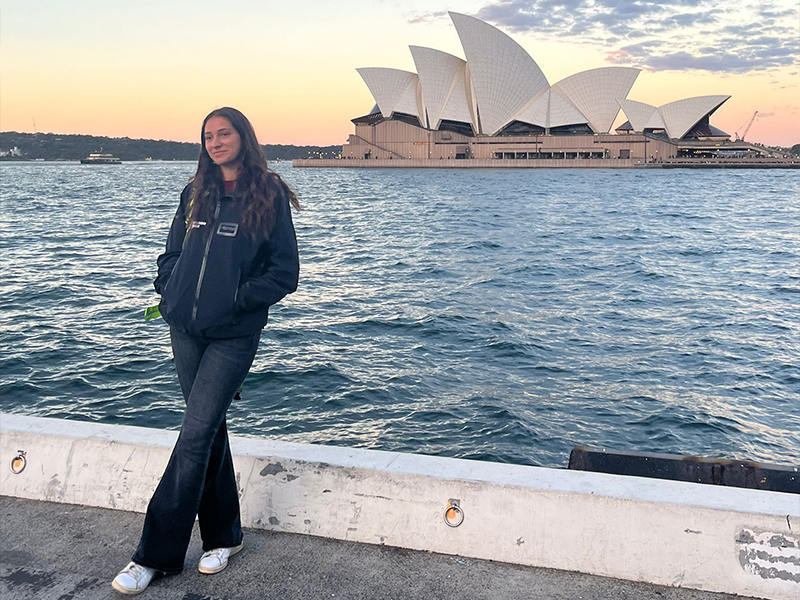 L&rsquo;Australia &egrave; una delle destinazioni pi&ugrave; amate dagli studenti di tutto il mondo: accogliente, vivace e piena di energia, &egrave; il luogo perfetto per vivere un&rsquo;esperienza scolastica indimenticabile e costruire amicizie internazionali che durano nel tempo. Con i programmi in Australia di Trinity ViaggiStudio avrai l&rsquo;opportunit&agrave; di immergerti completamente nella cultura locale e scoprire uno stile di vita dinamico e stimolante, fatto di scuola, sport e nuove esperienze ogni giorno. Hai sempre sognato di vivere un anno all&rsquo;estero in Australia? Se hai tra i 15 e i 18 anni, puoi trasformarlo in realt&agrave;! Potrai scegliere di partire per 8 o 10 settimane, un trimestre, un semestre o un intero anno scolastico. &Egrave; sufficiente essere regolarmente iscritti a un istituto di istruzione secondaria in Italia e avere una conoscenza base della lingua inglese: il tuo viaggio inizia qui, in totale sicurezza e con un&rsquo;esperienza che ti cambier&agrave; per sempre. &nbsp;