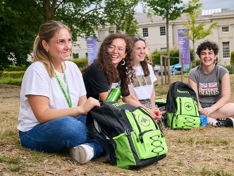 Offri ai tuoi studenti un&rsquo;esperienza di crescita dal punto di vista linguistico e personale.Gli stage e ministay di Trinity ViaggiStudio sono rivolti a tutte le classi e scuole che scelgono di proporre ai propri studenti un viaggio all&rsquo;estero di una o due settimane, per approfondire lo studio di una lingua straniera. Grazie alle nostre proposte i tuoi studenti potranno vivere un&rsquo;esperienza di vacanza studio durante tutto l&rsquo;anno. Si tratta di un periodo di formazione &ldquo;sul campo&rdquo;, che costituisce un&rsquo;occasione di conoscenza a contatto diretto con il mondo, attraverso lingue e culture diverse, con costi interessanti e contenuti diversificati, da svolgersi nel corso dell&rsquo;anno scolastico ad integrazione del percorso didattico e linguistico degli studenti, da elaborare su progetti didattici concordati con l&rsquo;Istituto Scolastico.