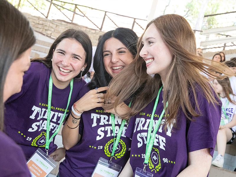 Community, divertimento e... PCTO! Incontra il Team & gli Ex Studenti: Parla dal vivo con lo staff Trinity e ascolta i racconti reali di chi è già stato un Exchange Student. Stacca la spina: Non solo studio! Ti aspettano momenti di puro relax, giochi e divertimento per fare gruppo. Fai valere le tue ore: Ti rilasceremo un attestato di partecipazione. Verifica con i tuoi professori: l'Orientation Weekend può rientrare nelle ore di PCTO!