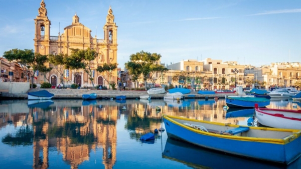 Esplora i programmi disponibili e iscriviti alla tua prossima vacanza studio a Malta con il contributo INPS. Corsi di alta qualità tenuti da docenti qualificati e l’opportunità di applicare le tue competenze in contesti reali. Inoltre, avrai il privilegio di scoprire le meraviglie naturali del Canada, dalle spettacolari Montagne Rocciose alla vibrante vita cittadina di Toronto o Vancouver. Scopri le destinazioni disponibili e non lasciarti scappare questa incredibile opportunità.