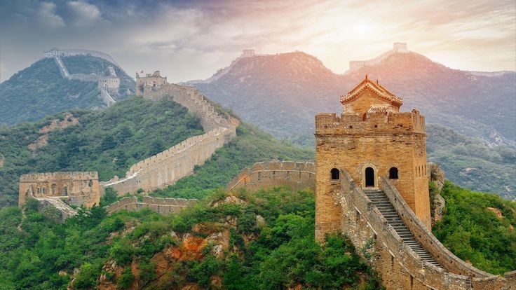 Da Chengdu, con i suoi iconici panda giganti e le strade vivaci ricche di profumi e sapori, fino a Shanghai, metropoli cosmopolita e futuristica, cuore pulsante di innovazione e cultura. Ogni giornata sarà un’esperienza indimenticabile: laboratori linguistici e culturali, lezioni d’inglese dedicate alla scoperta della cultura cinese in tutte le sue sfaccettature, visite guidate, attività di gruppo e momenti di svago tra mercati colorati, cucina tradizionale, e panorami che lasciano senza fiato. Un programma pensato per giovani curiosi e intraprendenti, desiderosi di vivere la magia dell’Oriente tra antiche tradizioni, nuove amicizie e una formazione linguistica coinvolgente.