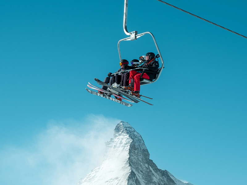 &nbsp; A CHI &Egrave; ADATTO Non &egrave; solo un High School Program. &Egrave; entrare in una scuola canadese, parlare inglese ogni giorno, allenarti con coach professionisti e condividere il ghiaccio con studenti da tutto il mondo. Perfetto per studenti che:  Amano gli sport invernali: hockey, sci o snowboard Vogliono migliorare il proprio livello sportivo Cercano un&rsquo;esperienza internazionale forte Sono pronti a vivere in Canada per un semestre 