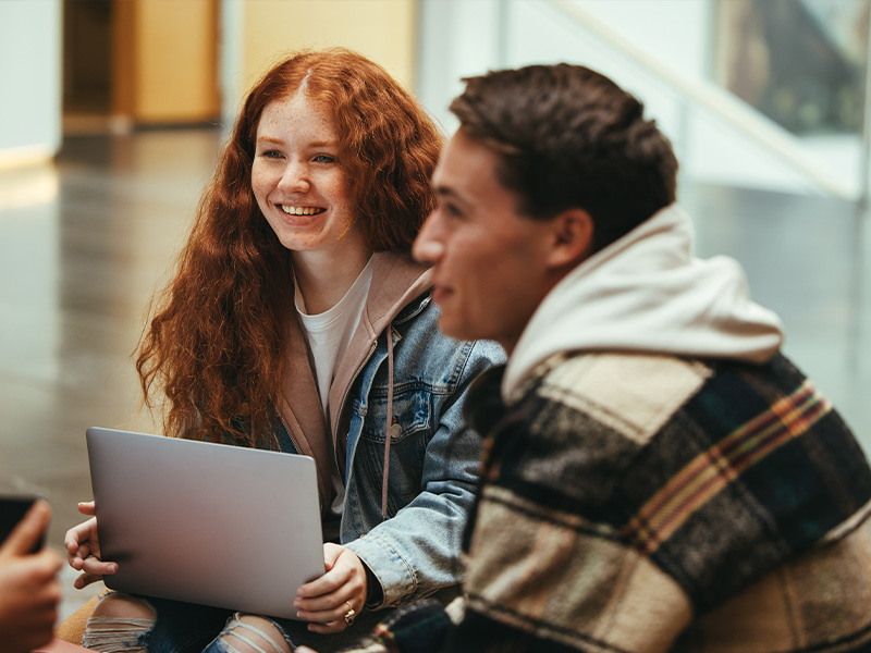 IL PROGRAMMA ACCADEMICO Frequenterai una High School canadese, con:  Materie accademiche riconosciute Possibilit&agrave; di ottenere crediti scolastici Integrazione completa nel sistema canadese Supporto continuo per studenti internazionali  Durata: &nbsp;3/4/5/10 mesi CERTIFICAZIONI INCLUSE Durante il programma potrai ottenere:  Avalanche Skills Training (AST1) First Aid & CPR Formazione sicurezza outdoor 